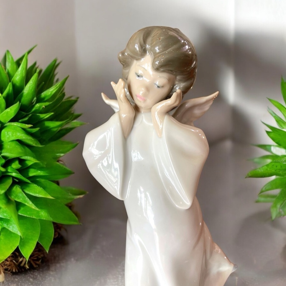 Lladró Mime Angel Figurine #4959 - Picture 12 of 16